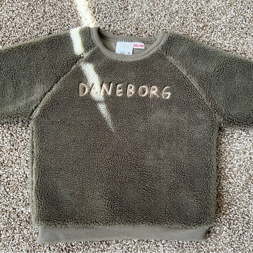 Zara 9/12 Daneborg sweater